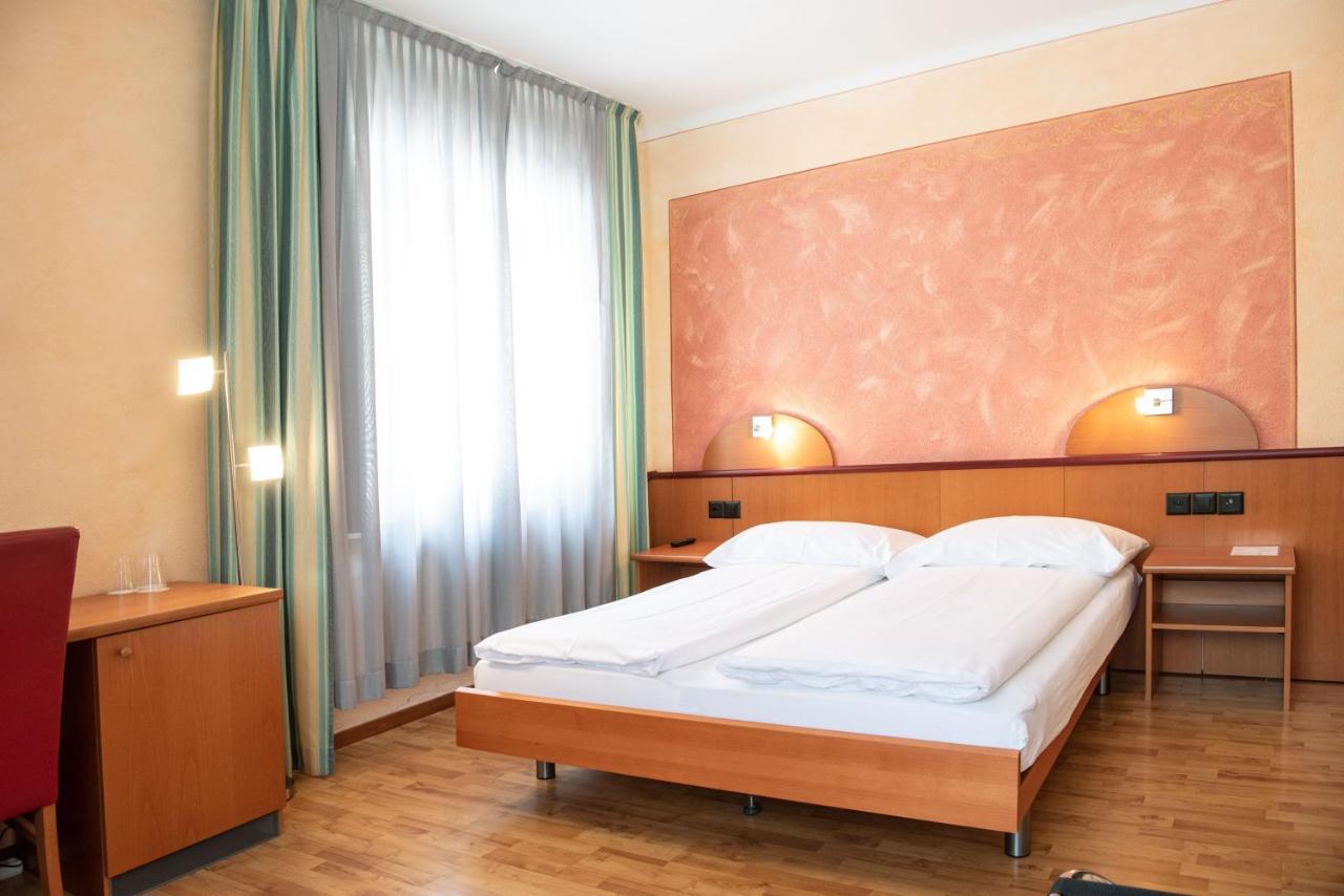Al Giardinetto Hotel Биаска Екстериор снимка