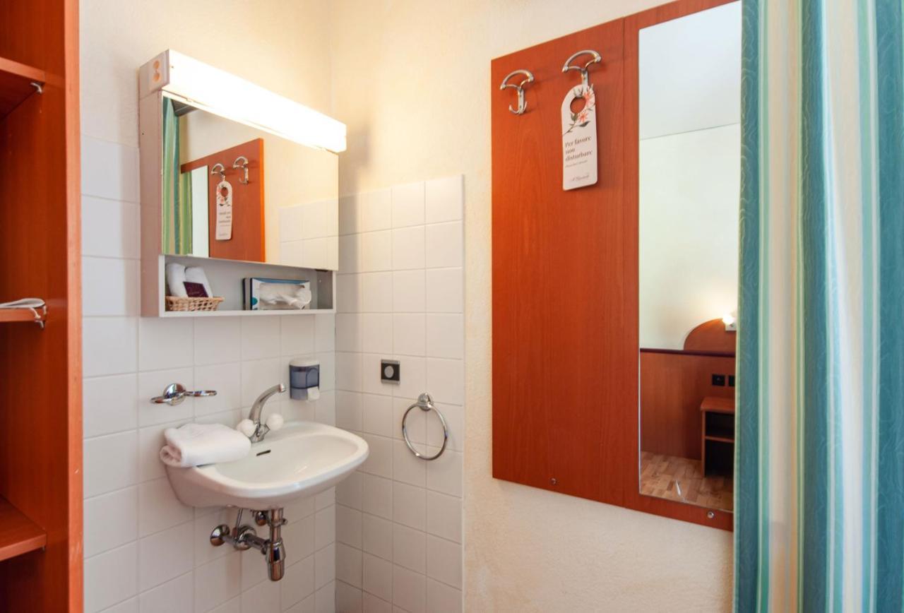 Al Giardinetto Hotel Биаска Екстериор снимка